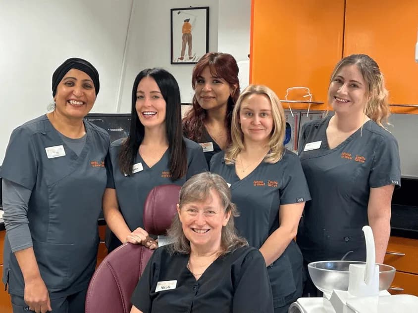 Nicola+and+nursing+staff 1920w