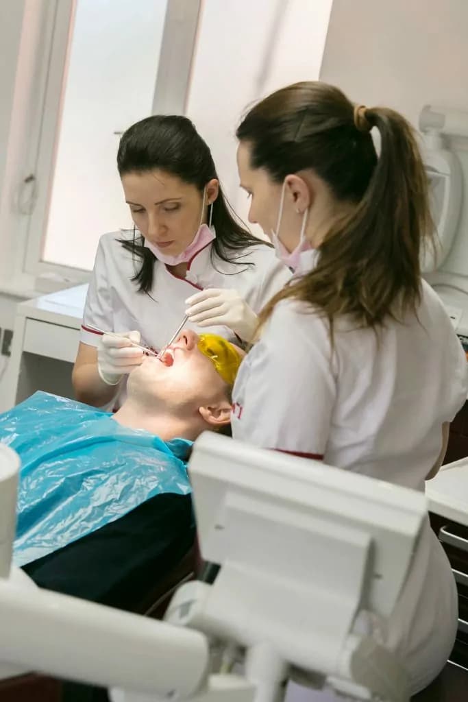 crowndental see our practice our team at work3 683x1024